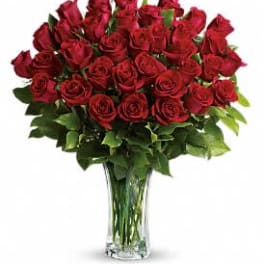 Bouquet of red roses in a clear glass vase