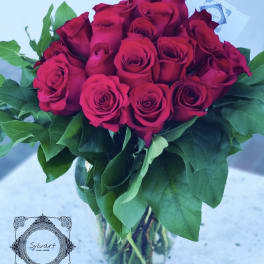 Bouquet of red roses in a clear glass vase