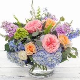 Mixed pastel bouquet in a clear glass vase