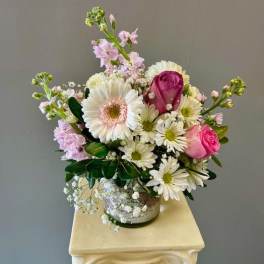 Pink and white mixed bouquet in a glass vase