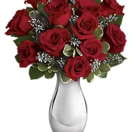 Red rose bouquet in a clear glass vase