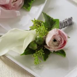FTD Enchantment Boutonniere