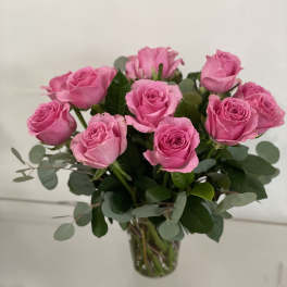 Bouquet of pink roses in a clear glass vase