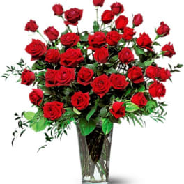 Bouquet of red roses in a clear glass vase