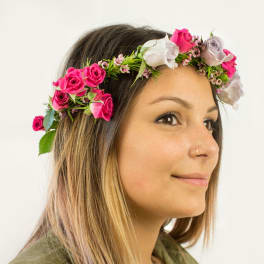 Woman wearing a pink and white rose flower crown