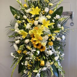 Yellow & White Standing Sympathy Spray
