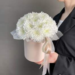 Hat Box With Chrysanthemum