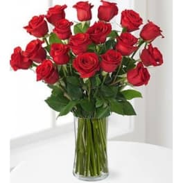 Bouquet of red roses in a clear glass vase