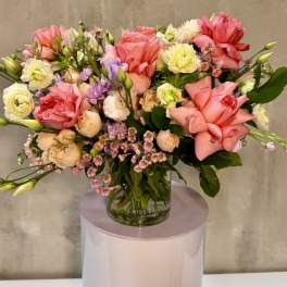 Mixed pink and cream bouquet in a glass vase
