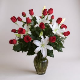 Red roses and white lilies in a glass vase
