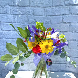 Colorful bouquet of mixed flowers in a clear glass vase