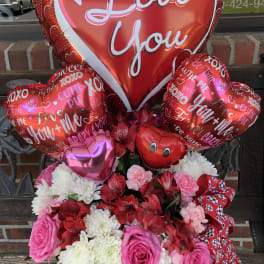Heart-shaped "Love You" balloon bouquet with pink and red flowers in a white box