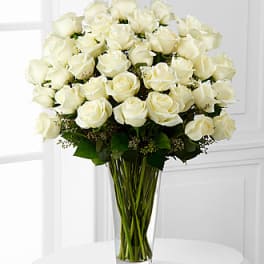 Bouquet of white roses in a clear glass vase