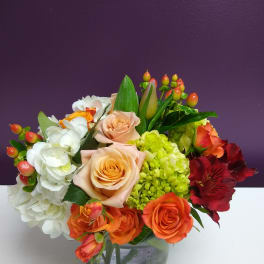Mixed roses and hydrangeas in a glass vase