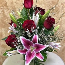 Bouquet of red roses and pink lilies in a vase