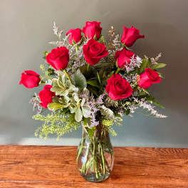 Bouquet of red roses in a clear glass vase