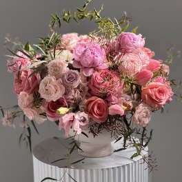 Pink rose bouquet in a pale ceramic vase