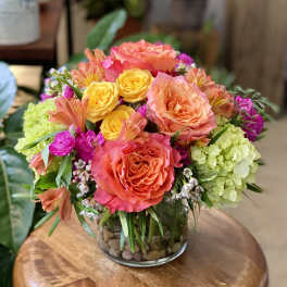 Colorful bouquet of roses and hydrangeas in a glass vase