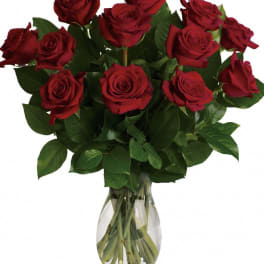 Bouquet of red roses in a clear glass vase