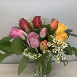 Mixed roses and tulips in a clear glass vase