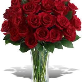 Bouquet of red roses in a clear glass vase