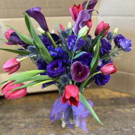 Bouquet of purple and pink flowers in a clear vase