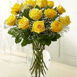 Bouquet of yellow roses in a clear glass vase