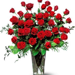 Bouquet of red roses in a clear glass vase