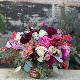Mixed pink and white bouquet in a glass vase