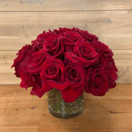 Bouquet of red roses in a clear glass vase