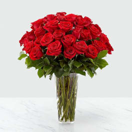 Bouquet of red roses in a clear glass vase