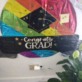 Graduation-themed foil balloon with a cap and "Congrats Grad!" text