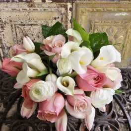 Bouquet of pink roses and white calla lilies