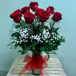 Classic Dozen Roses Arranged V03
