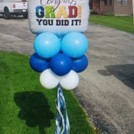 Graduation yard sign with blue and white balloons