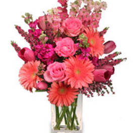 Pink and coral mixed bouquet in a clear glass vase