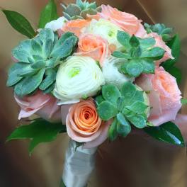 Bouquet of peach roses and white ranunculus with succulents