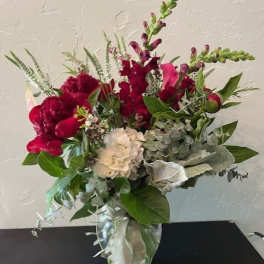 Bouquet of red and white flowers in a glass vase