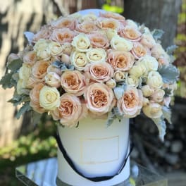 Peach and cream rose bouquet in a white hat box