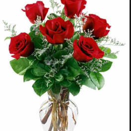 Bouquet of red roses in a clear glass vase
