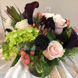 Bouquet with pale pink roses, green hydrangea, and dark calla lilies