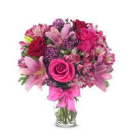 Pink and red mixed bouquet in a clear glass vase