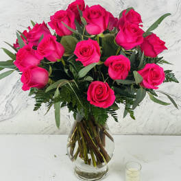 Bouquet of bright pink roses in a clear glass vase