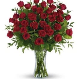 Bouquet of red roses in a clear glass vase