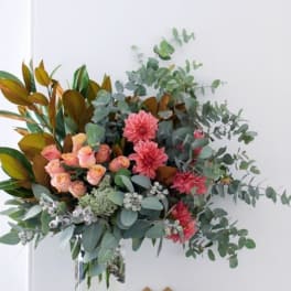Pink and peach bouquet in a clear glass vase