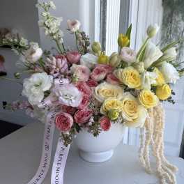 Creamy Lemon Vase
