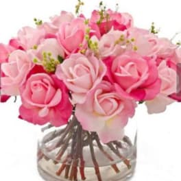 Pink rose bouquet in a clear glass vase