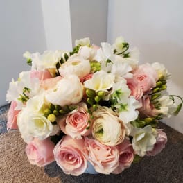 Bouquet of pale pink and white roses with ranunculus