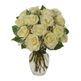 Bouquet of cream roses in a clear glass vase