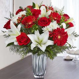 Red roses and white lilies in a clear glass vase